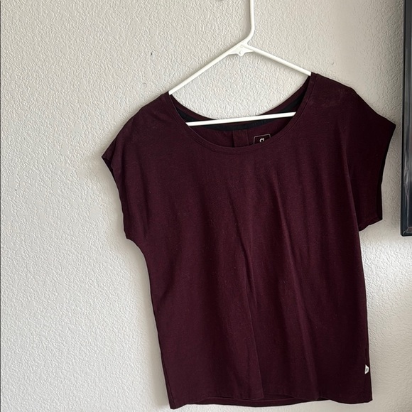 On Running Red Short Sleeve Tee - Picture 1 of 3